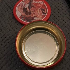 Round Coca-Cola tin abouu 5 inches